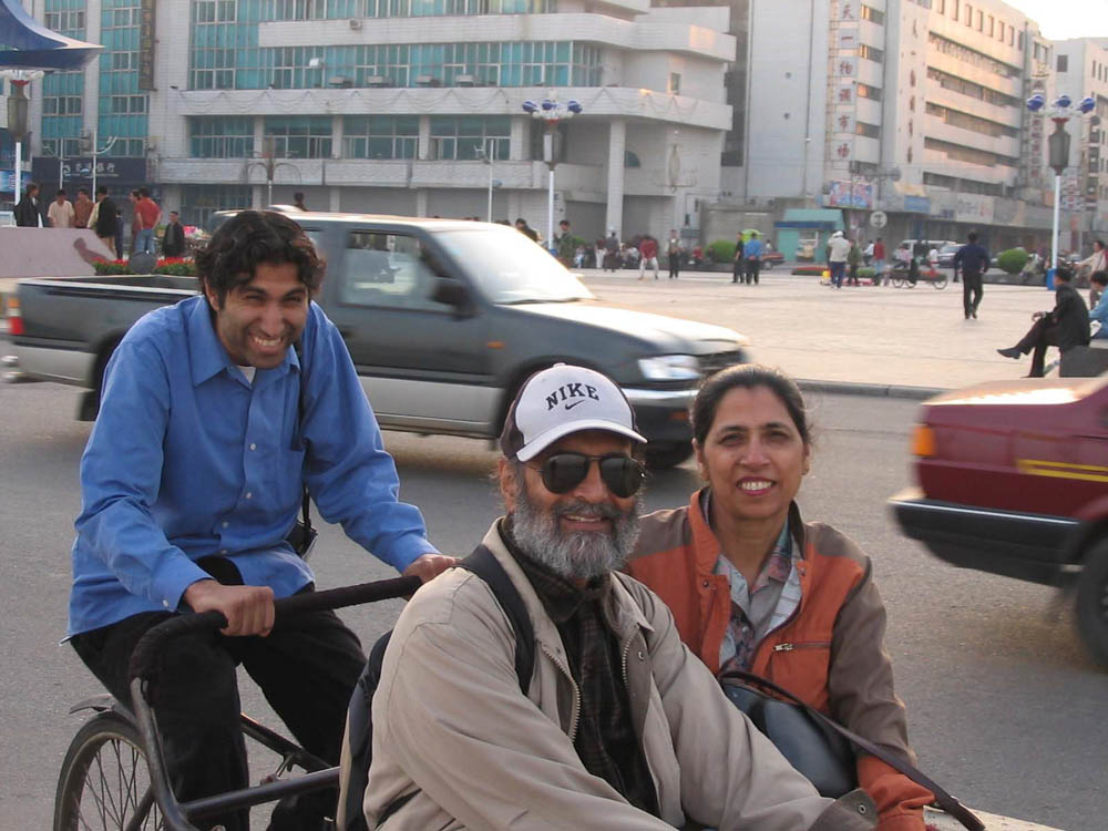 Oyy, Rickshaaaa! That Time Navdeep’s Parents Visited Him in China