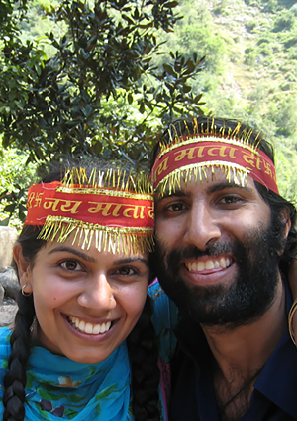 Oh Ma! My Knee! : Sona and Navdeep Climb to Vaishno Devi